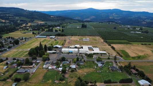 Hood River County School District in Hood River Oregon - Wy'east Middle School Slideshow Image 4