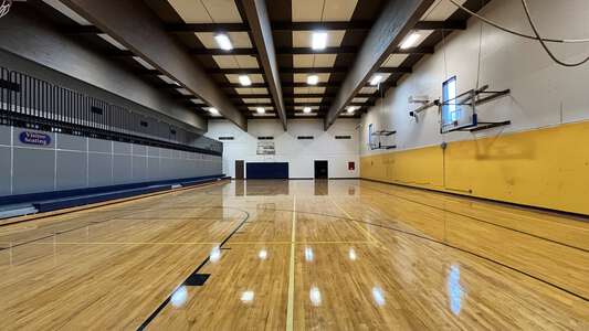 Hood River Valley High School in Hood River Oregon - Upper Gym Slideshow Image 1