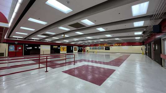 Kilo Middle School in Auburn Washington - Cafeteria Slideshow Image 1