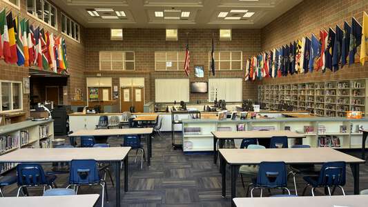 Lake City High School in Coeur d' Alene Idaho - Library Slideshow Image 4