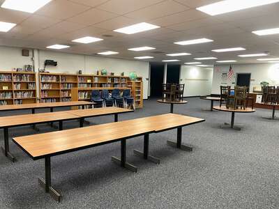 Lacoochee Elementary School in Dade City Florida - Library Slideshow Image 2