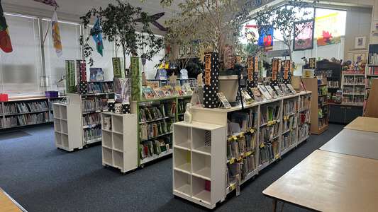 Live Oak Elementary School in Santa Cruz California - Library Slideshow Image 1