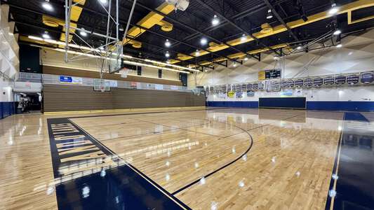 Land O’ Lakes High School in Land O' Lakes Florida - Gym Slideshow Image 2
