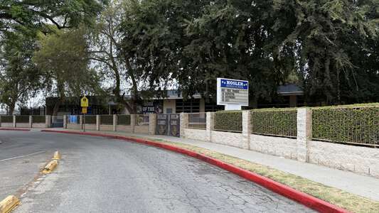 Lynwood Unified School District in Lynwood California - Hosler Middle School  Slideshow Image 4
