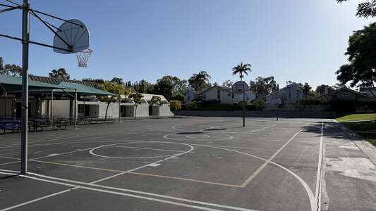 Meadow Park Elementary School in Irvine California - Outdoor Basketball Courts Slideshow Image 2