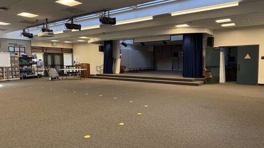 Meadow Park Elementary School in Irvine California - Multi Purpose Room Slideshow Image 1