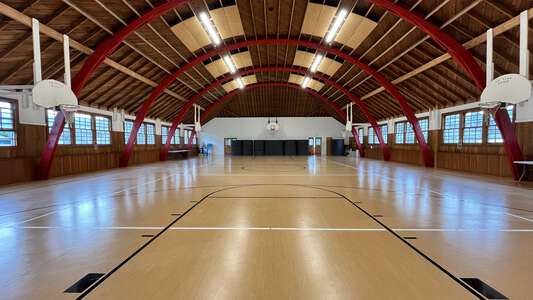 Mid Valley Elmentary School in Hood River Oregon - Old Gym Slideshow Image 3