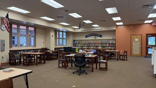 New River Elementary School in Wesley Chapel Florida - Library Slideshow Image 2