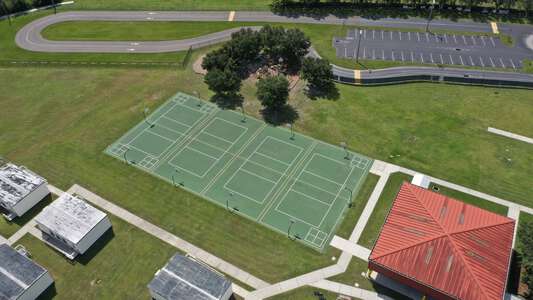 Oakstead Elementary School in Land O' Lakes Florida - Outdoor Basketball Courts Slideshow Image 2
