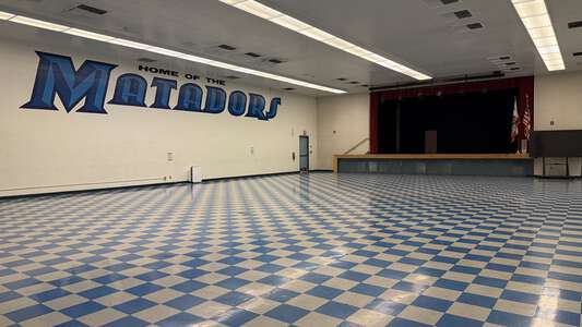 Portola Middle School in Orange California - Cafeteria Slideshow Image 1