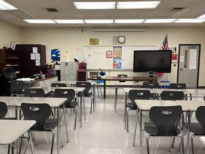 Plaza Robles High School in Stockton California - Classroom Standard Slideshow Image 1