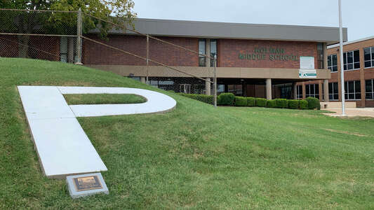 Pattonville School District in St. Ann Missouri - Holman Middle School Slideshow Image 1