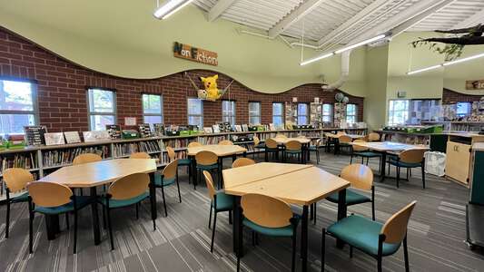 Redmond Elementary School in Redmond Washington - Library Slideshow Image 2