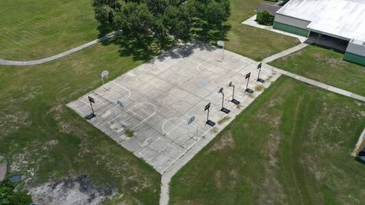 San Antonio Elementary School in Dade City Florida - Outdoor Basketball Courts Slideshow Image 2