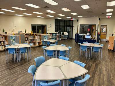 Settles Bridge Elementary School in Suwanee Georgia - Library Slideshow Image 1