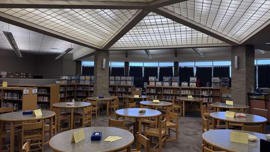 Saddleback Elementary School in Maricopa Arizona - Library Slideshow Image 1