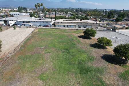 San Jose Elementary School in Pomona California - Field - Practice Slideshow Image 1