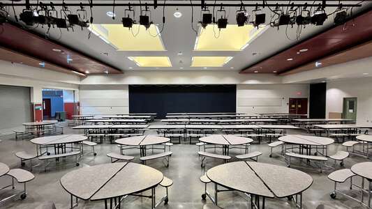Stoller Middle School in Portland Oregon - Cafeteria Slideshow Image 2