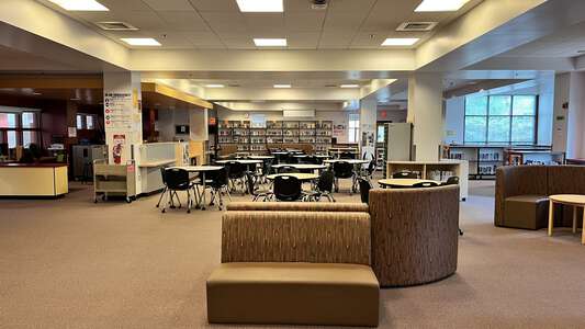 Stoller Middle School in Portland Oregon - Library Slideshow Image 3