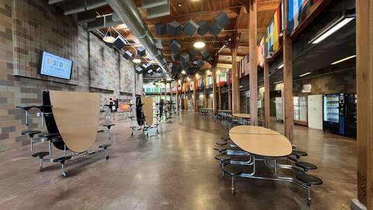 Sequoyah Middle School in Auburn Washington - Cafeteria Slideshow Image 2