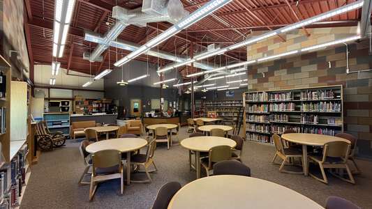 Sequoyah Middle School in Auburn Washington - Library Slideshow Image 3