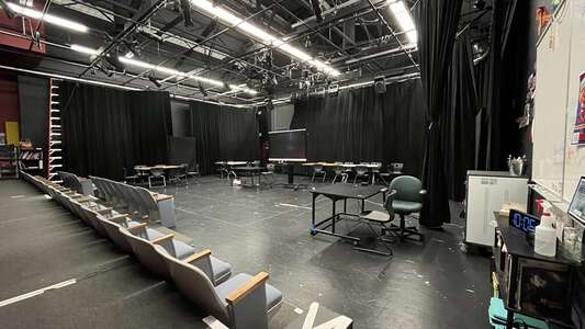 Todd Beamer High School in Federal Way Washington - Black Box Theater Slideshow Image 4