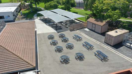 University Park Elementary School in Irvine California - Outdoor Lunch Area Slideshow Image 1