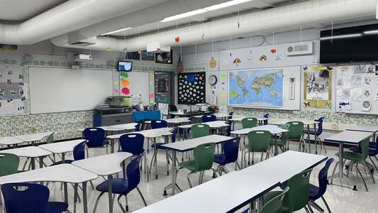 Valley View Middle School in Simi Valley California - Classroom Slideshow Image 2