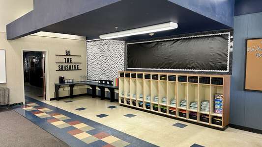 Walnut Elementary Education Center in Turlock California - Classroom Standard Slideshow Image 1