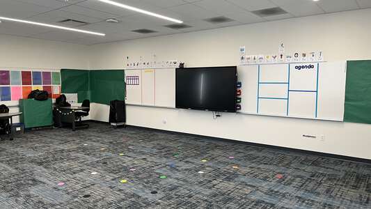 Whittier Elementary School in Hemet California - Classroom Slideshow Image 1