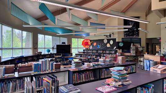 Weddle Elementary School in Keizer Oregon - Library Slideshow Image 1