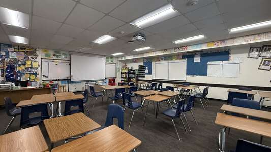 Woodbridge High School in Irvine California - Classroom Slideshow Image 4