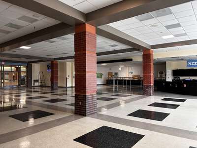 Wilsonville High School in Wilsonville Oregon - Cafeteria Slideshow Image 1