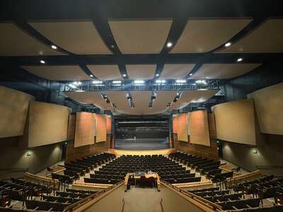 West Linn High School in West Linn Oregon - Performing Arts Center Slideshow Image 4