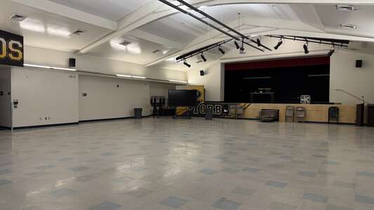 Yorba Middle School in Orange California - Cafeteria Slideshow Image 0