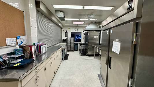 multi purpose room (no kitchen) (w/kitchen)