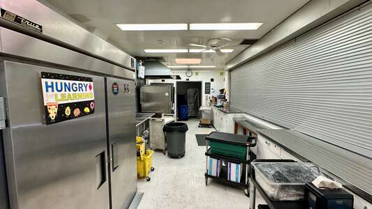 multi purpose room (no kitchen) (w/kitchen)